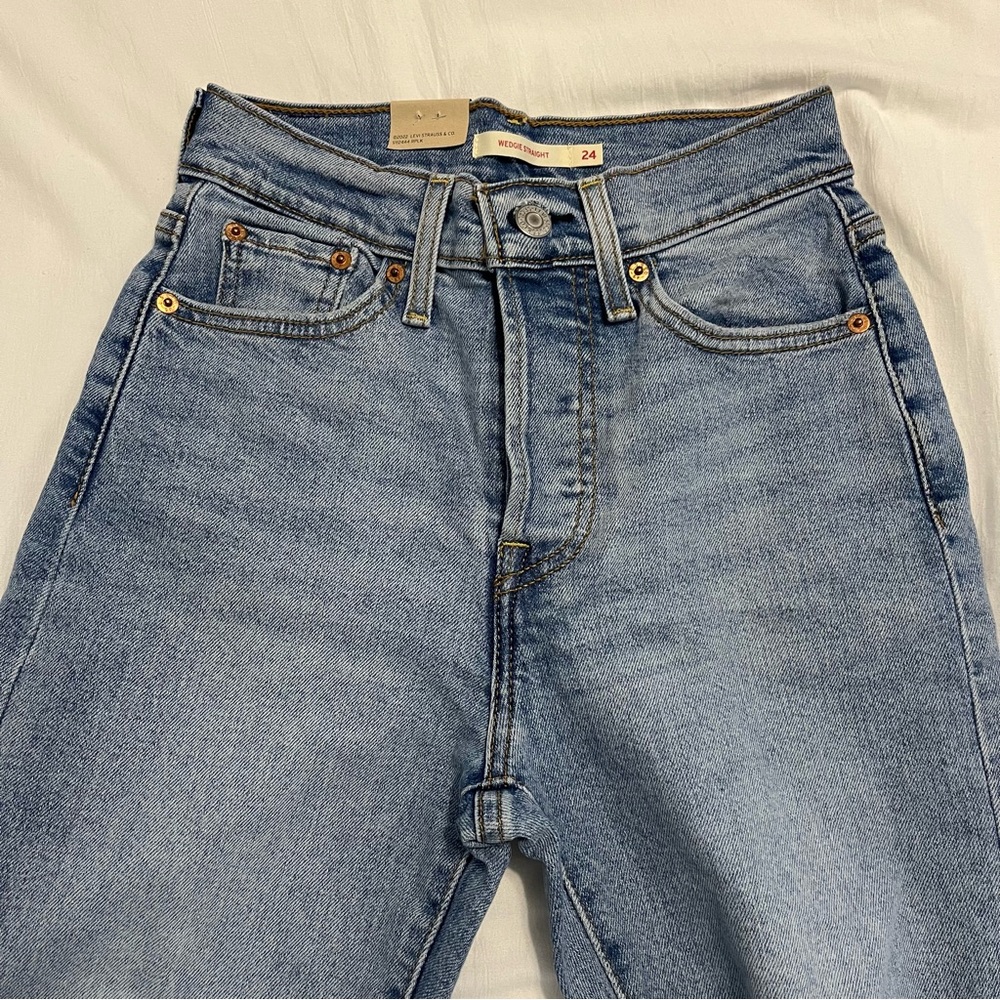 Levi’s Wedgie Straight Jean size 24